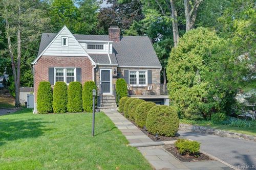 22 Harrison Dr, Larchmont, NY, 10538-2531 | Card Image