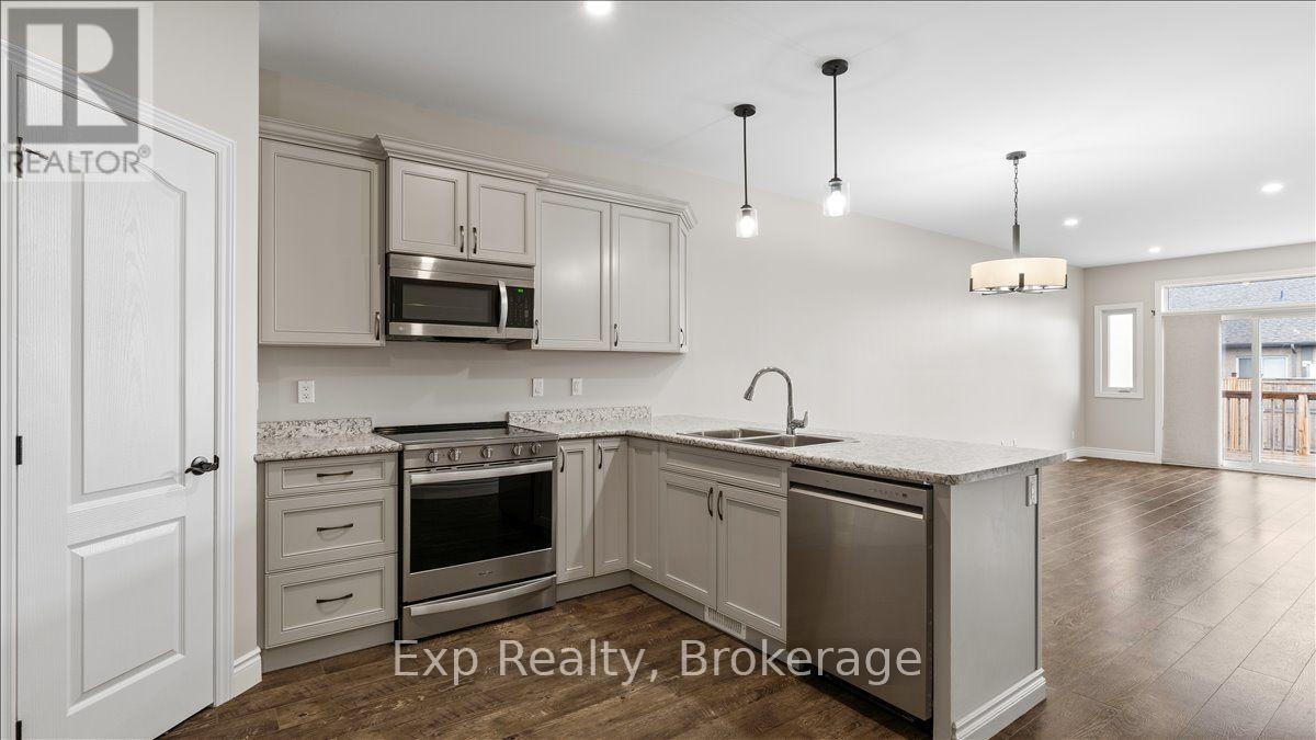 Residential Lease in Belleville (Thurlow Ward) 2