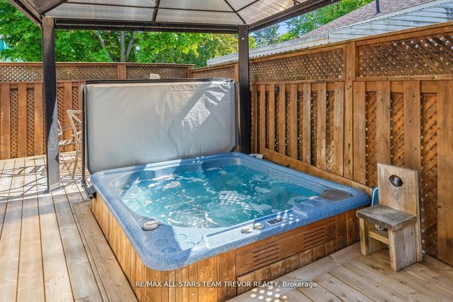 27 Corbett Cres, House other with 3 bedrooms, 4 bathrooms and 5 parking in Aurora ON | Image 39