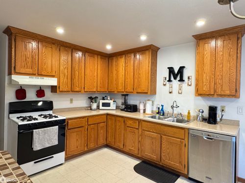 1200 Perkins Ave, Burlington, IA, 52601-3226 | Card Image