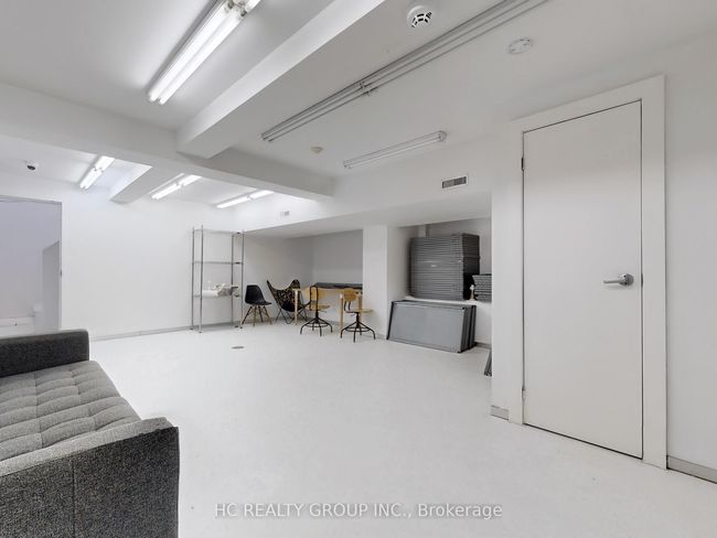 899 Dundas St W, Home with 0 bedrooms, 1 bathrooms and null parking in Toronto ON | Image 10