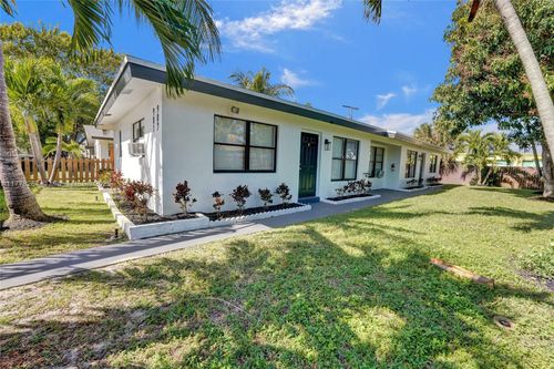 901 Ne 40th St, Oakland Park, FL, 33334-3015 | Card Image