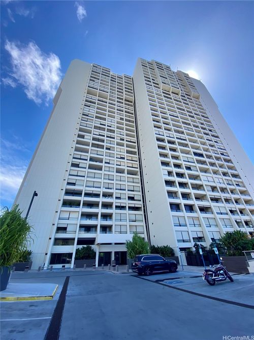 3-1717 Mott-Smith Dr, Honolulu, HI, 96822-2865 | Card Image