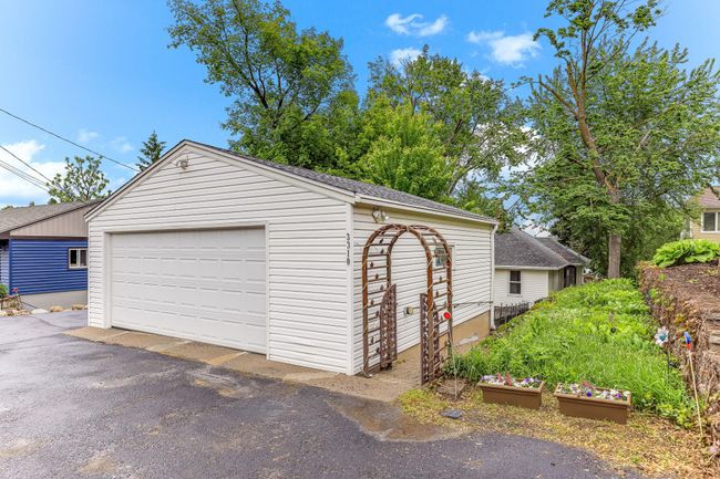 2 Car Garage | Image 29