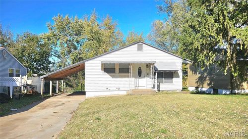 147 Roderick Dr, Saint Louis, MO, 63137-4558 | Card Image