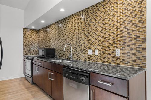 apt-227-2200 Dickson Dr, Austin, TX, 78704-4756 | Card Image