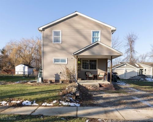 652 Alameda Ave, Sheffield Lake, OH, 44054-1311 | Card Image