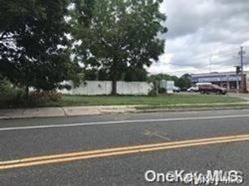 23 N Evergreen Dr, Selden, NY, 11784-2011 | Card Image