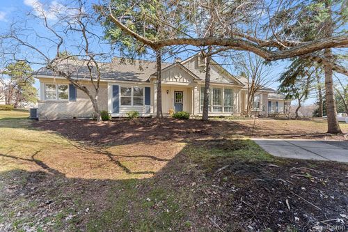 7533 Danbury Dr, West Bloomfield, MI, 48322-3564 | Card Image