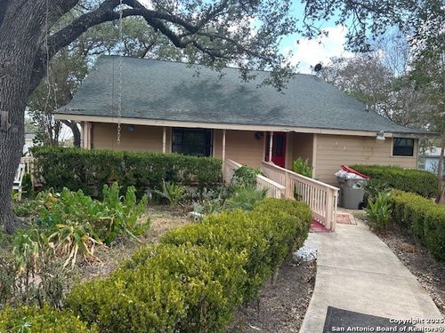 106 Hickory Cir, Floresville, TX, 78114-9221 | Card Image