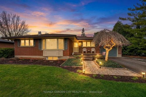 17 Henry Street, Niagara on the Lake, ON, L0S1T0 | Card Image