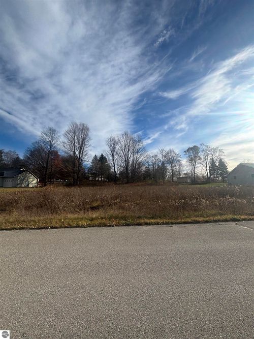 8641 Sun Bay Ct, Williamsburg, MI, 49690-8509 | Card Image