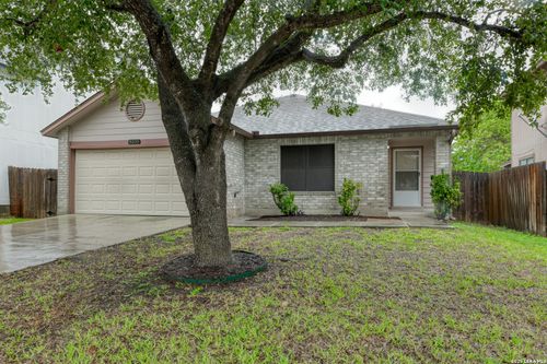 8335 Bent Meadow Dr, Converse, TX, 78109-3318 | Card Image