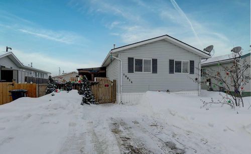 10914 96 Street, Clairmont, AB, T8X5B8 | Card Image