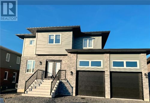 146 Landreville Dr, Sudbury, ON, P3A0B4 | Card Image