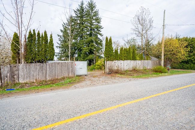 23818 Fraser Highway, House other with 5 bedrooms, 2 bathrooms and 4 parking in Langley BC | Image 15