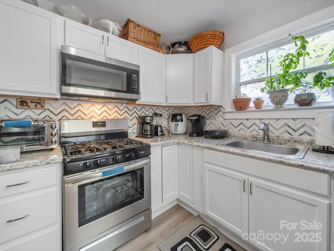 Kitchen | Image 10
