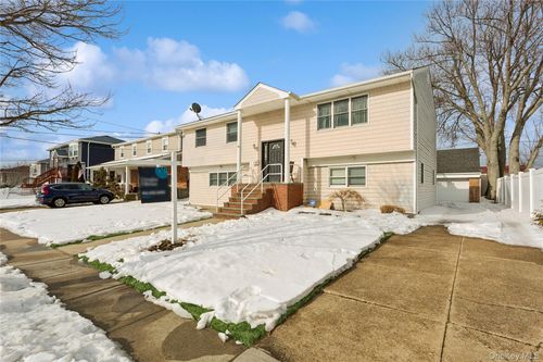 4274 Broadway, Island Park, NY, 11558-1613 | Card Image