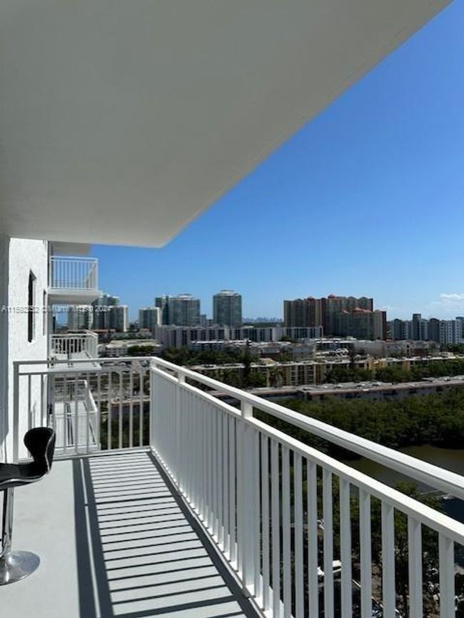 1510 - 210 174th St, Condo with 2 bedrooms, 2 bathrooms and null parking in Sunny Isles Beach FL | Image 2