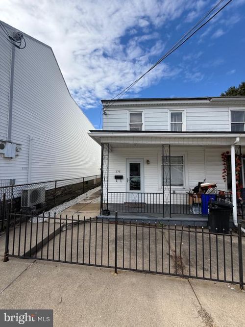 216 S Chestnut St, MOUNT CARMEL, PA, 17851-2218 | Card Image