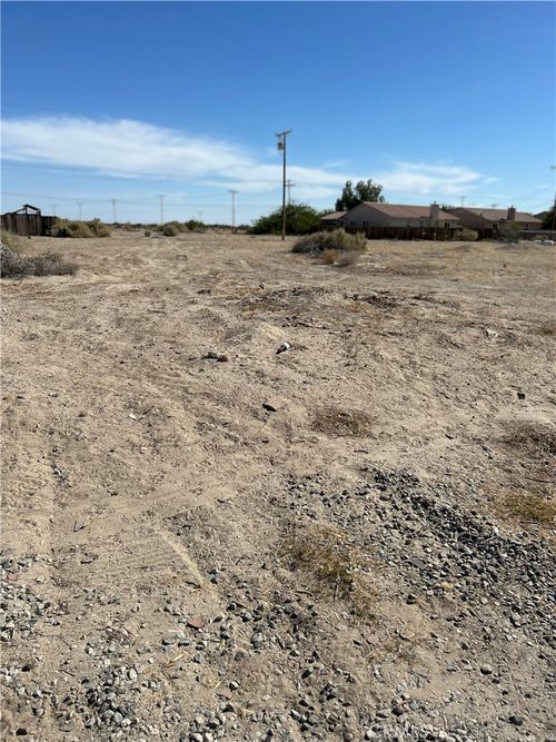 1331 Lynwood St, Thermal, CA, 92274-8586 | Card Image