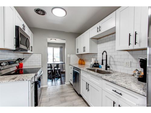 5879 S Broadway, Littleton, CO, 80121-8021 | Card Image