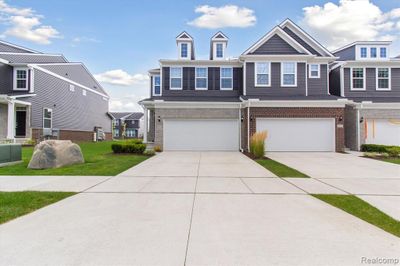 4813 Glenora Drive, Condo with 3 bedrooms, 2 bathrooms and null parking in Orion Twp MI | Image 3