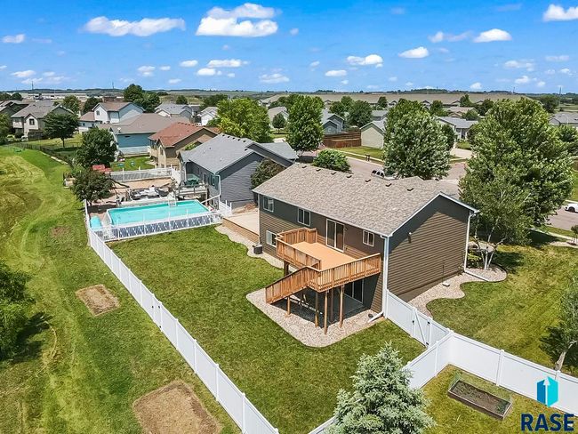 1313 W Creekside Dr, House other with 5 bedrooms, 3 bathrooms and null parking in Brandon SD | Image 36
