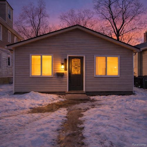 359 Edgewood Pl, Ferndale, MI, 48220-2465 | Card Image
