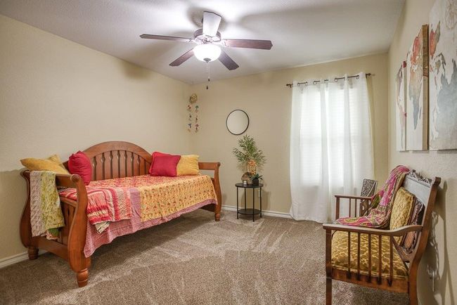 First light-filled guest room | Image 27