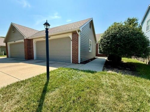 4711 Hearthside Dr, Lawrence, KS, 66049-3745 | Card Image