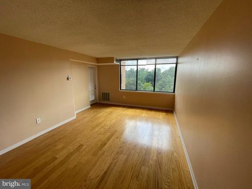 1119-10101 Grosvenor Pl, ROCKVILLE, MD, 20852-4676 | Card Image