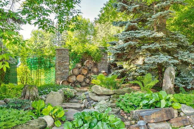 40 Eagle Ridge Pl Sw, House other with 5 bedrooms, 5 bathrooms and 8 parking in Calgary AB | Image 37