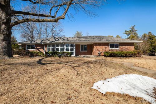 961 Briarwood Ln, University City, MO, 63130-2745 | Card Image