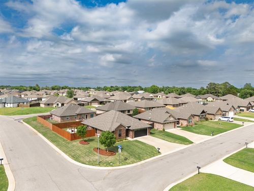 1922 Glenbrook Dr, Shawnee, OK, 74804-2438 | Card Image
