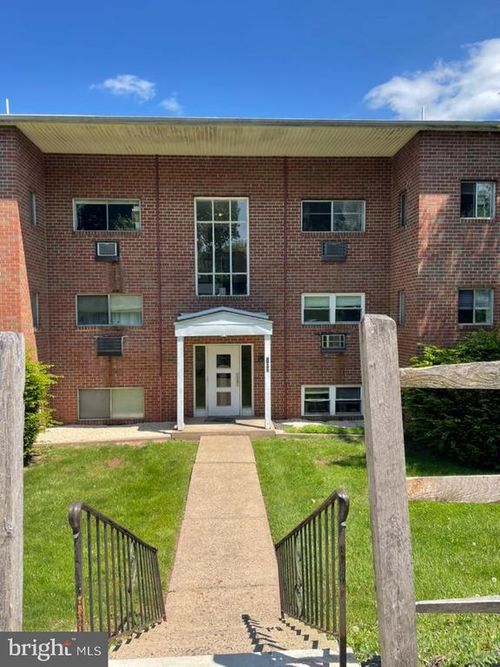 apt-2-102 2nd St, SCHWENKSVILLE, PA, 19473-1129 | Card Image