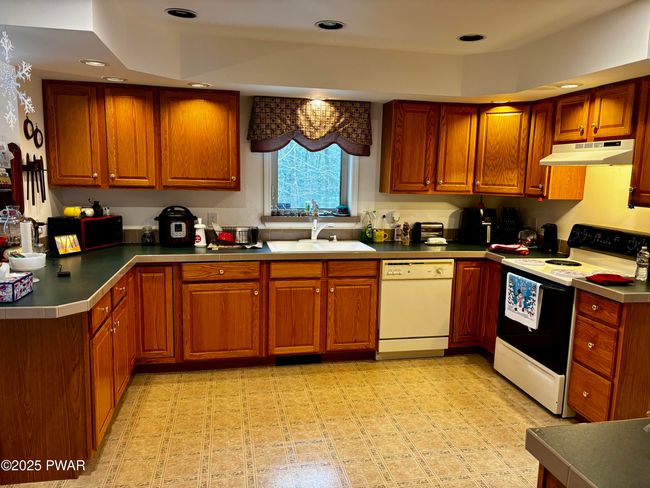KITCHEN | Image 12