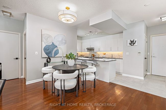 703 - 18 Beverley St, Condo with 3 bedrooms, 2 bathrooms and 2 parking in Toronto ON | Image 10