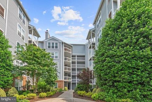 3-d3-3178 Summit Square Dr, OAKTON, VA, 22124-2879 | Card Image