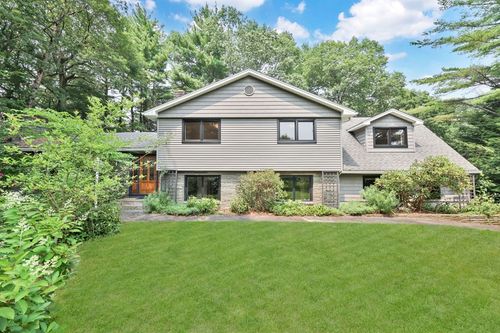 8 Fox Hill Dr, Wilbraham, MA, 01095-1626 | Card Image