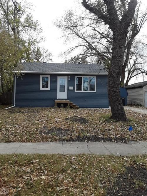 209 1st Ave E, West Fargo, ND, 58078-1805 | Card Image