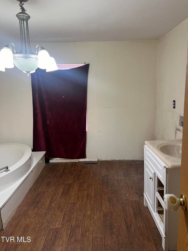 4315 Randall Rd, House other with 5 bedrooms, 2 bathrooms and null parking in Appalachia VA | Image 8