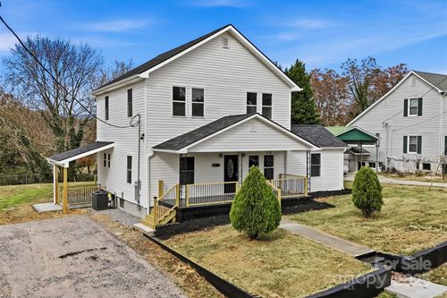 47 E Main St, Marion, NC, 28752-3245 | Card Image