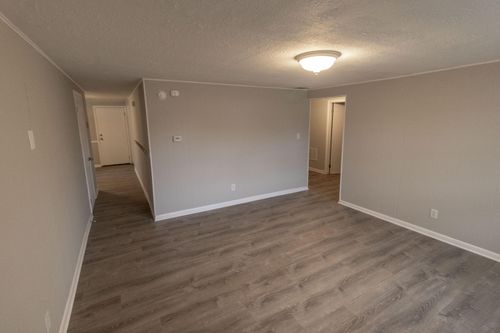 402 Meadow Ln, Hallsville, MO, 65255-9404 | Card Image