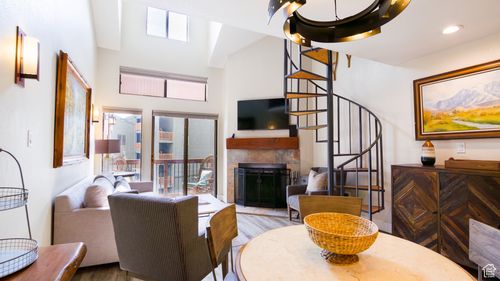 302-1530 Empire Ave, Park City, UT, 84060-5207 | Card Image