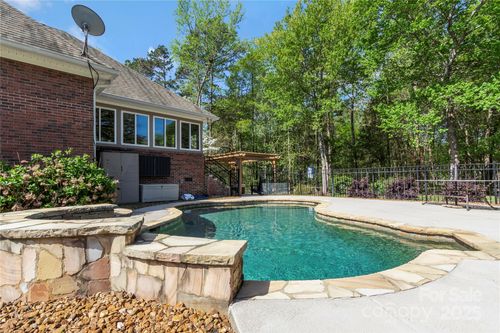 1427 Doe Ridge Ln, Fort Mill, SC, 29715-8802 | Card Image