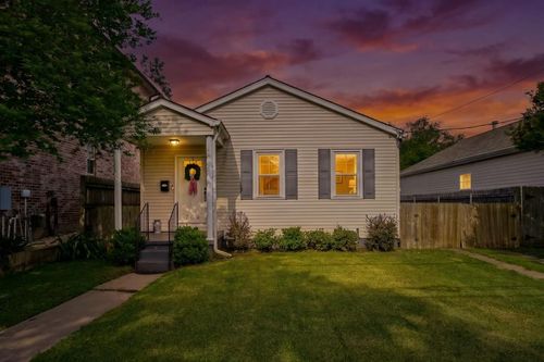 704 Metairie Lawn Dr, Metairie, LA, 70001-2925 | Card Image