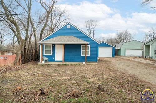 2723 Se Monroe St, Topeka, KS, 66605-1119 | Card Image