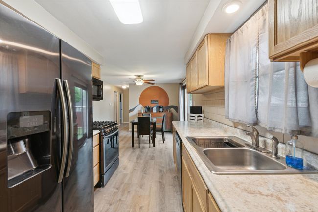 Kitchen/Dining Area | Image 11