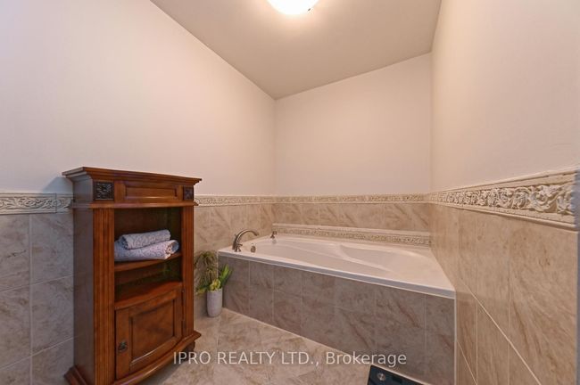 40 Stornwood Crt, Condo with 3 bedrooms, 3 bathrooms and 1 parking in Brampton ON | Image 35